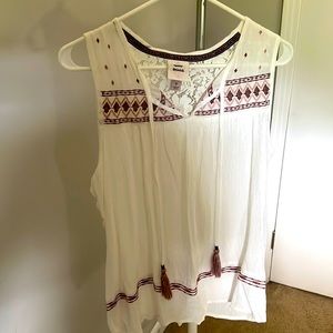 White and maroon Knox Rose sleeveless top